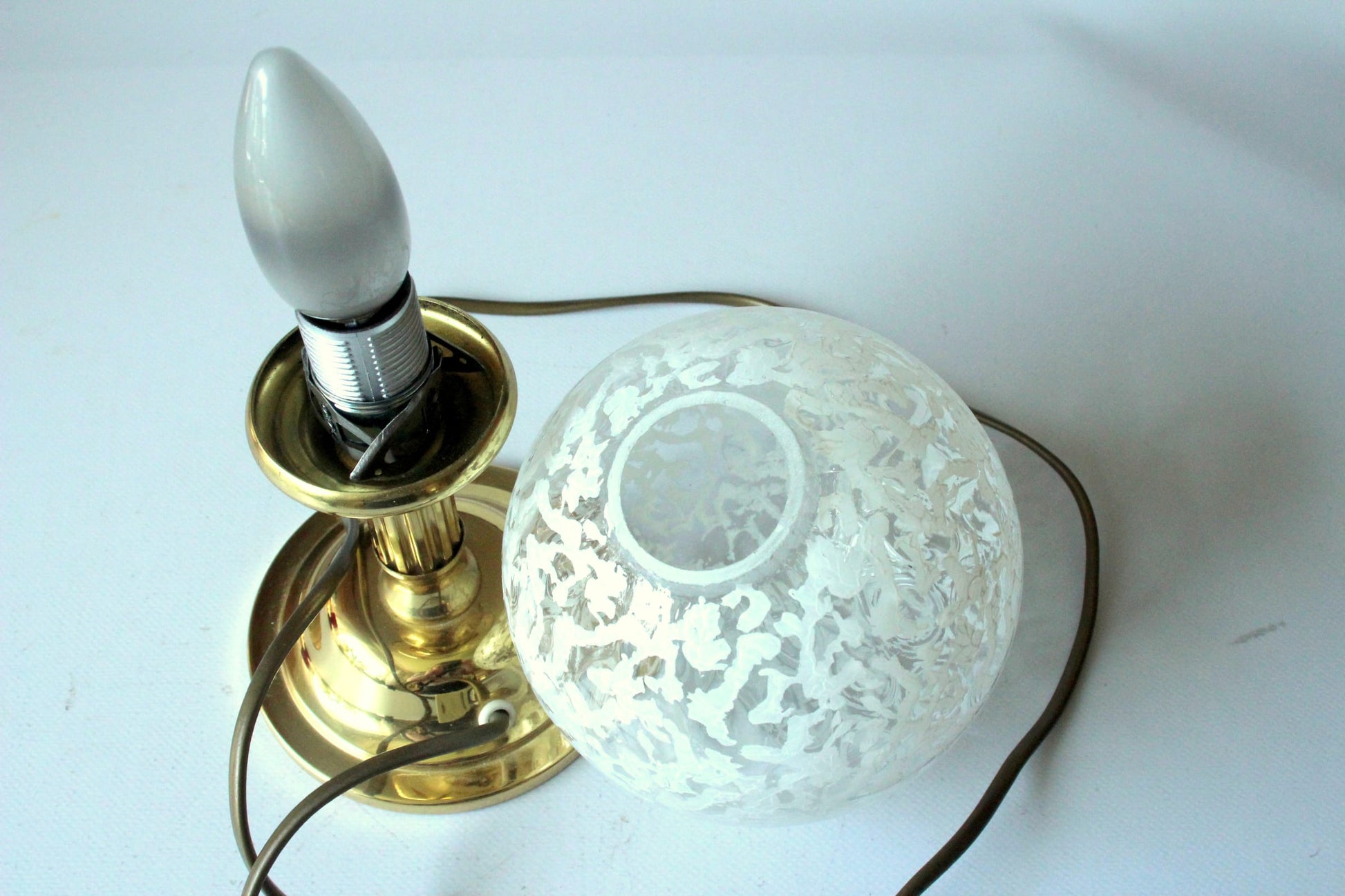 Vintage Tischlampe Messing und Milchglas, 70er Jahre