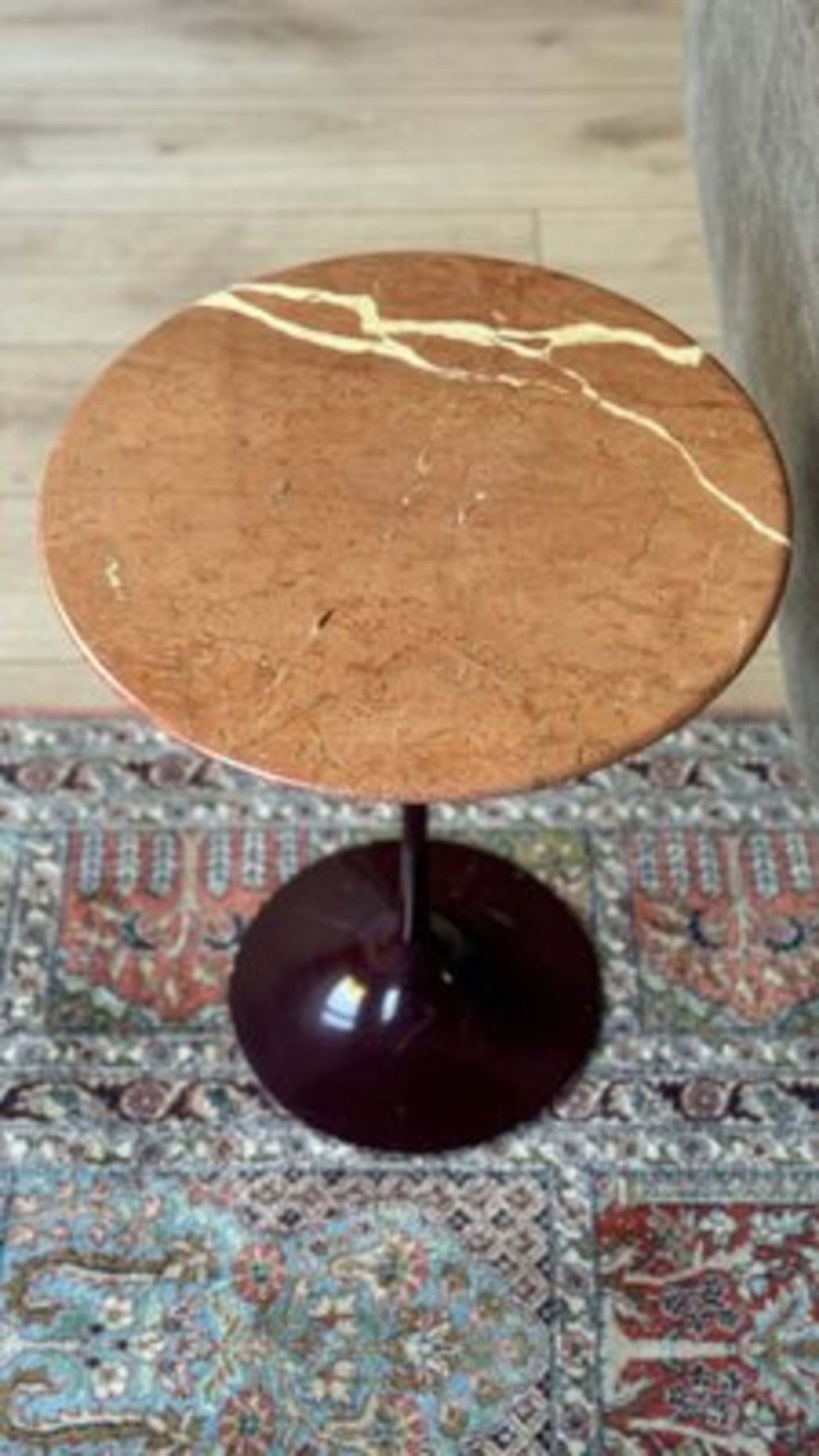Vintage Beistelltisch Tulip von Eero Saarinen für Knoll International Bordeauxrot Marmor