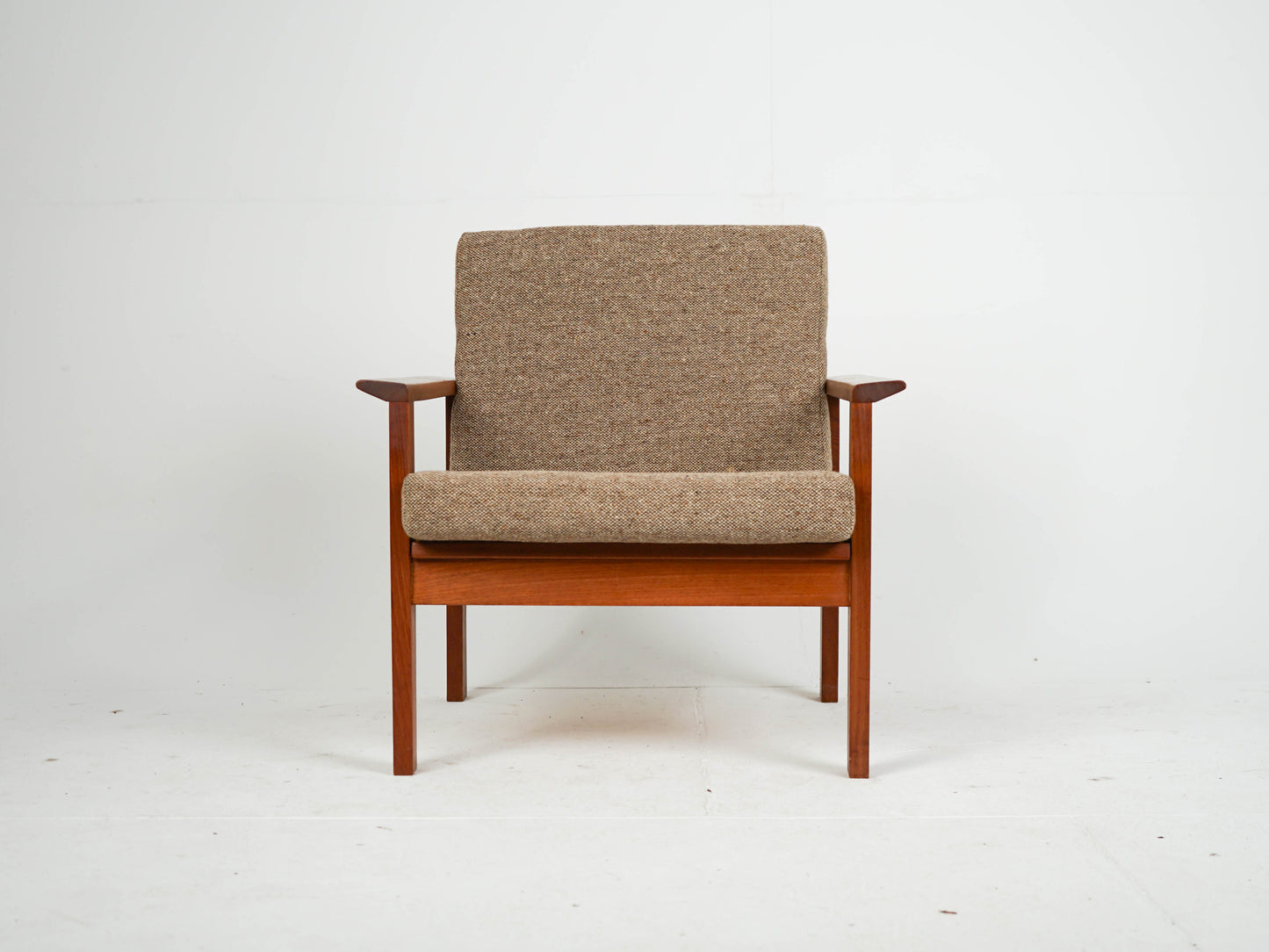 Vintage Teak Sessel mit Wollstoff