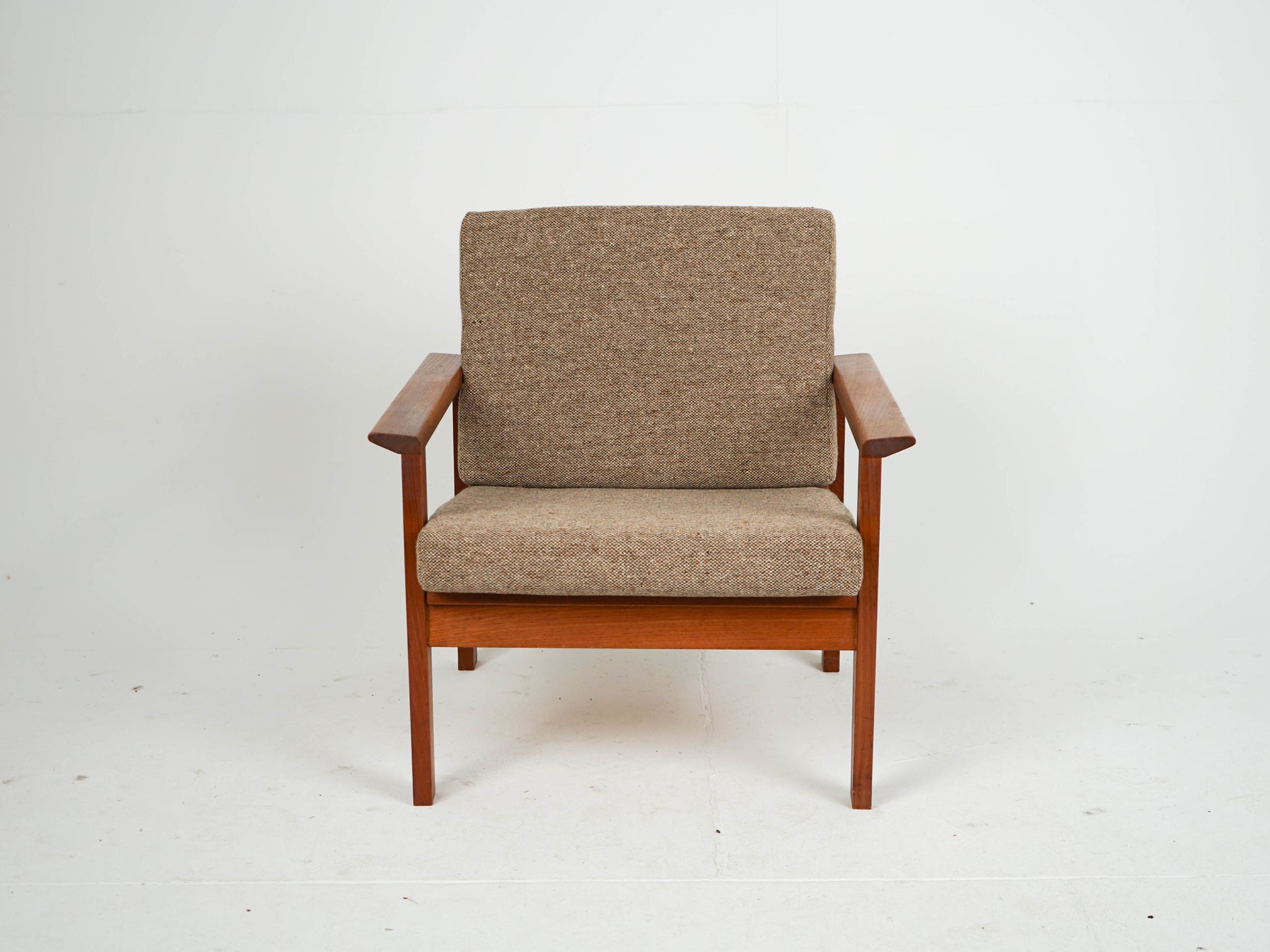 Vintage Teak Sessel mit Wollstoff