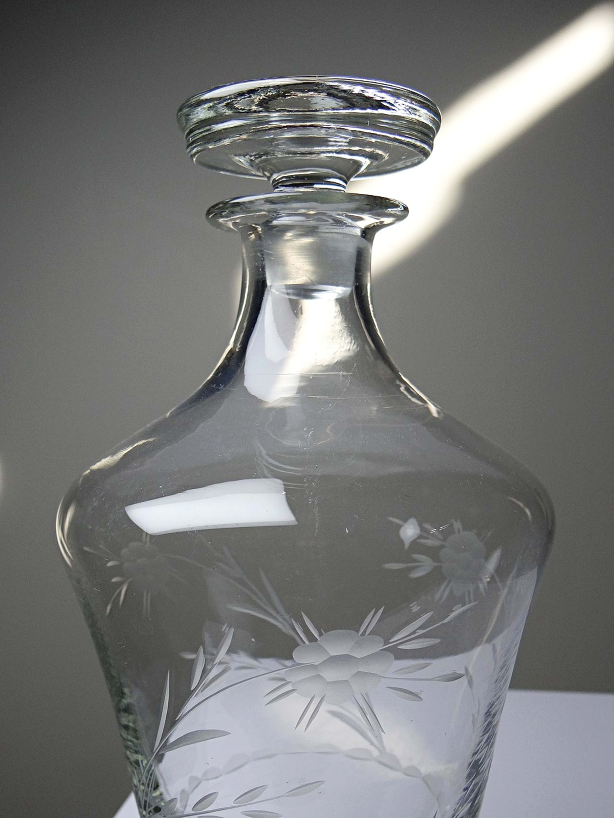 Vintage Karaffe aus böhmischem Kristall, graviert, Art Nouveau