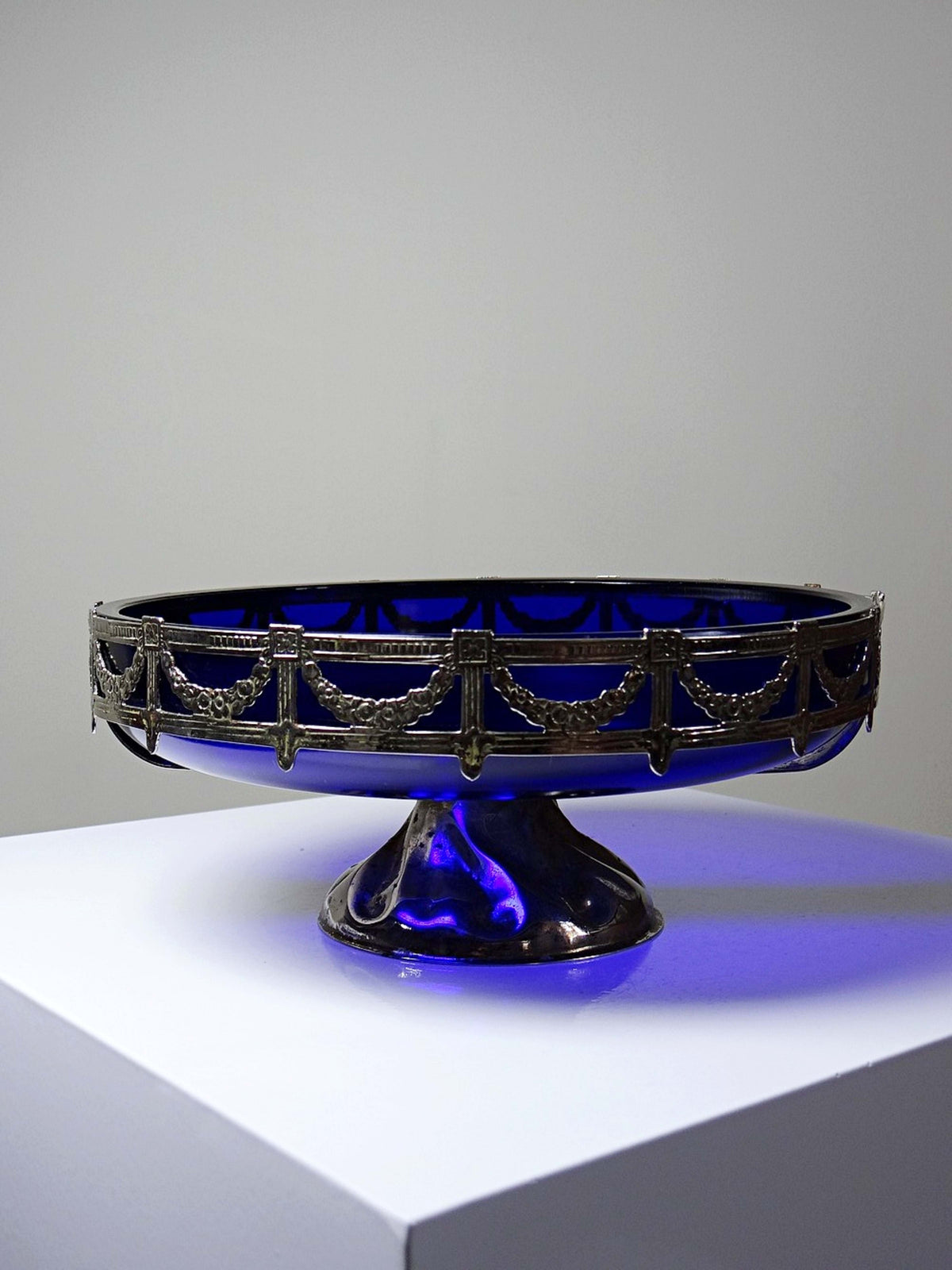 Vintage Schale aus Kobaltglas und versilbertem Metall, Louis XVI Stil, circa 1900-1920