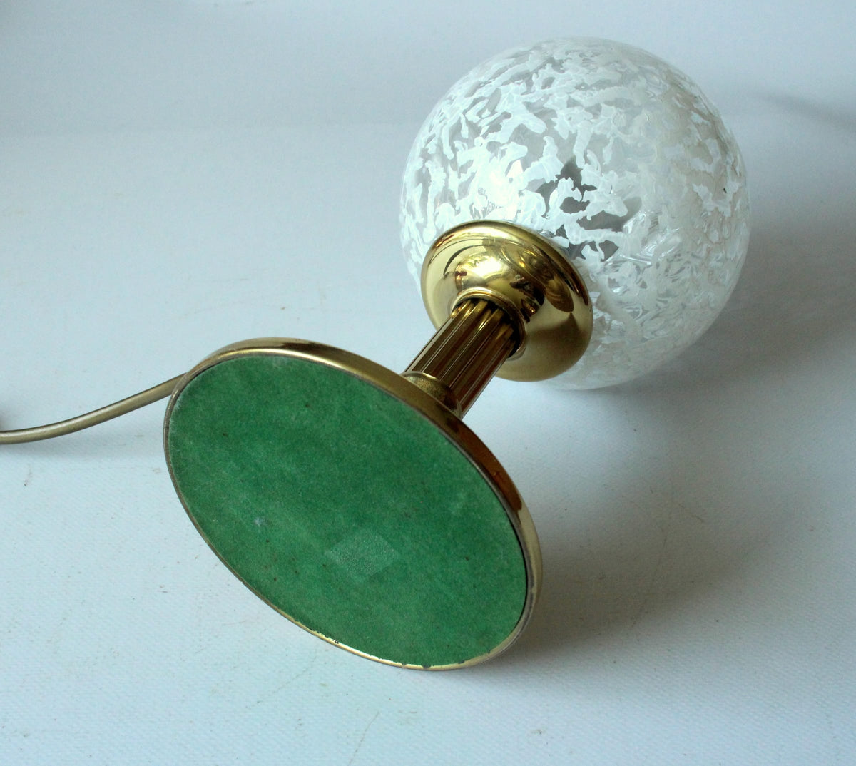 Vintage Tischlampe Messing und Milchglas, 70er Jahre