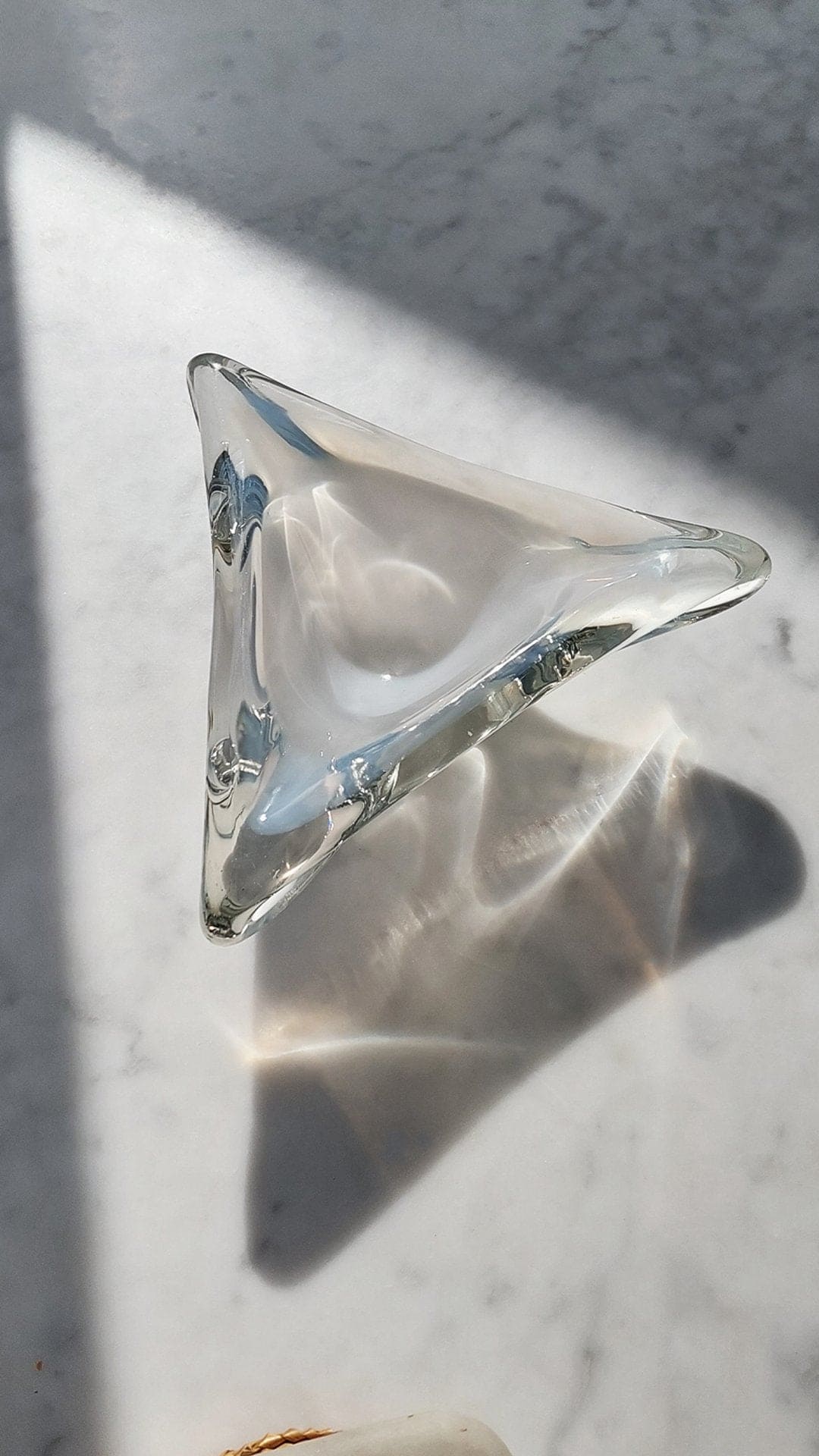 Aschenbecher Murano-Dreieck von Murano Glas Deckweiß transparent