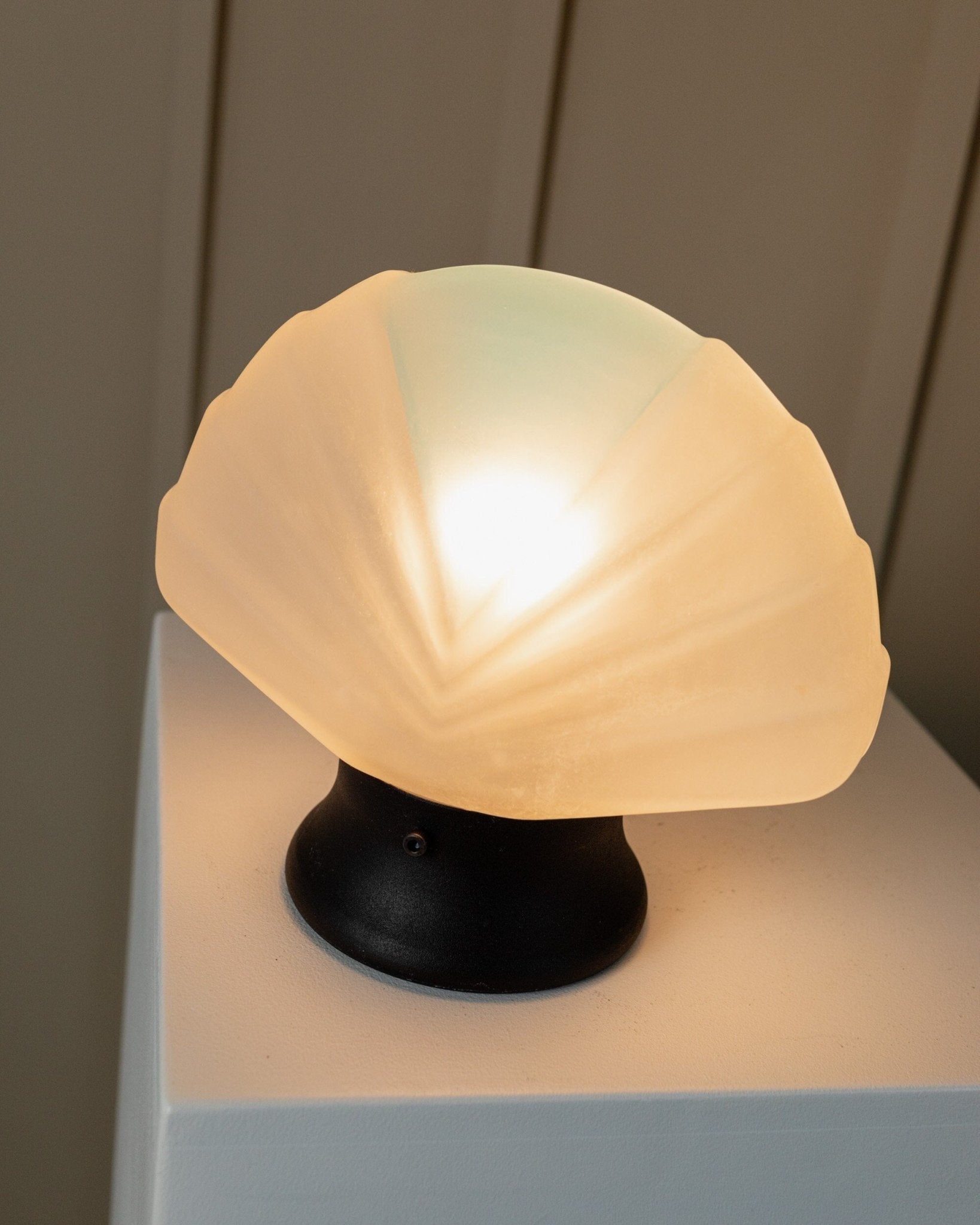 Vintage Tischlampe Murano Muschel, weiß hellblau, Glas