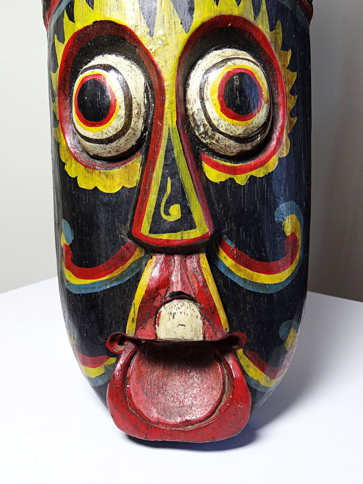 Vintage Wandmaske Bali, Holz handbemalt, Indonesien 1970er