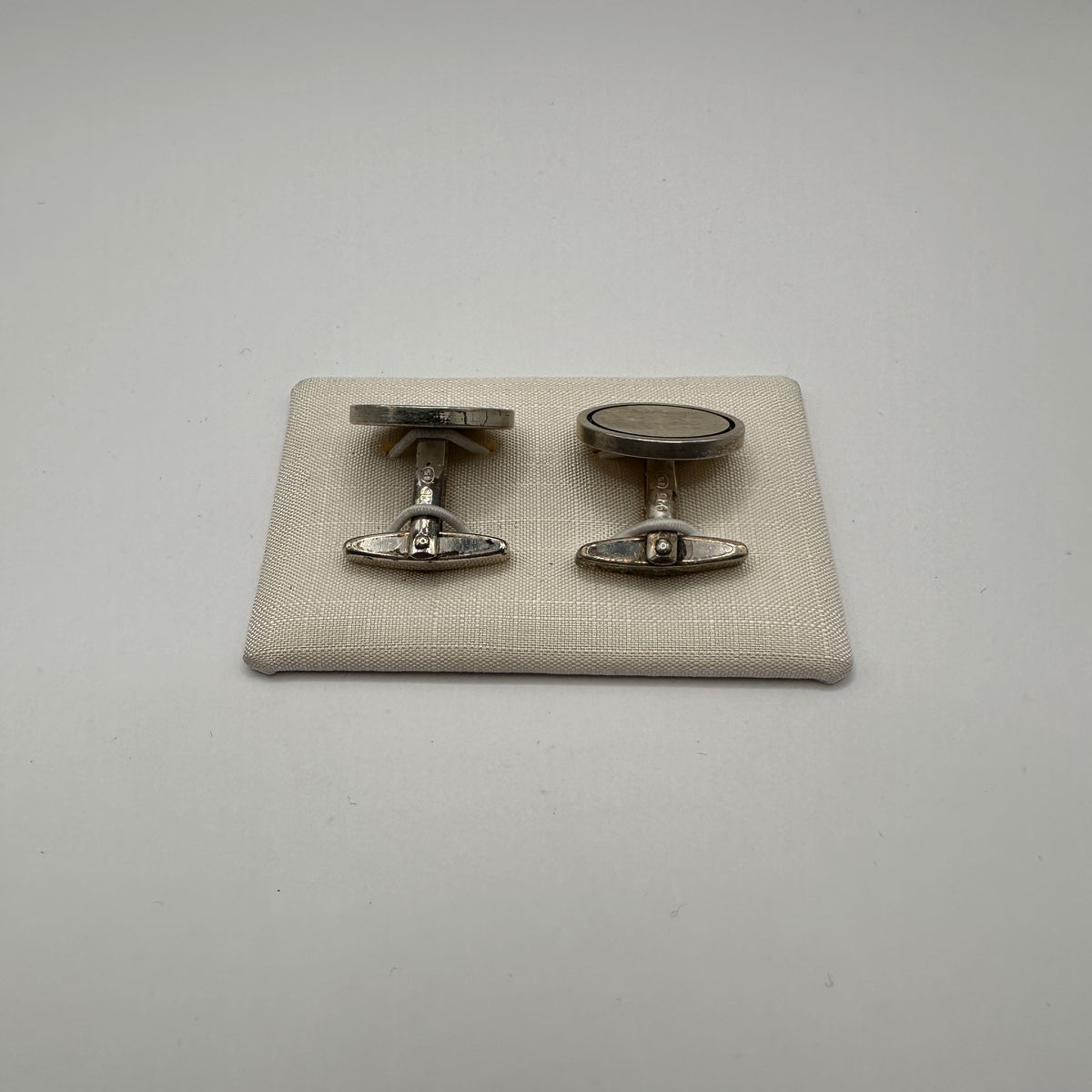 Vintage Manschettenknopf mit schwarzem Rand aus 835 Silber
