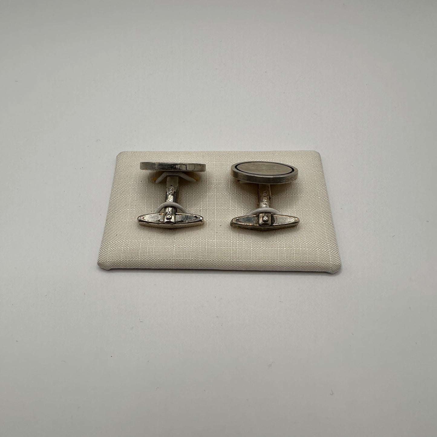 Vintage Manschettenknopf mit schwarzem Rand aus 835 Silber