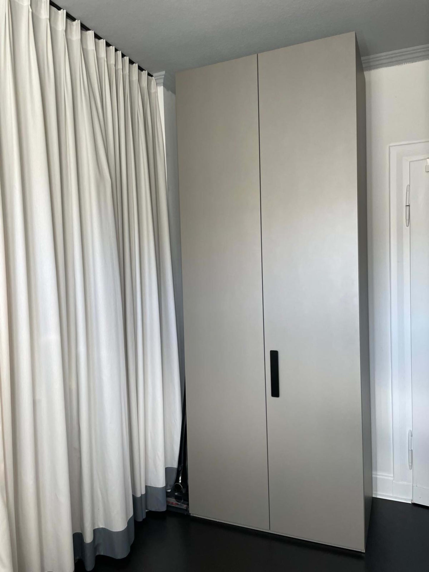 Vintage Kleiderschrank Base von Rolf Heide für interlübke Mattlack silbergrau