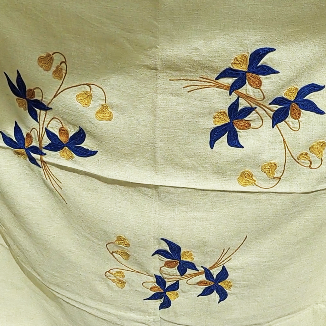 Tablecloth pastel yellow daffodil pattern