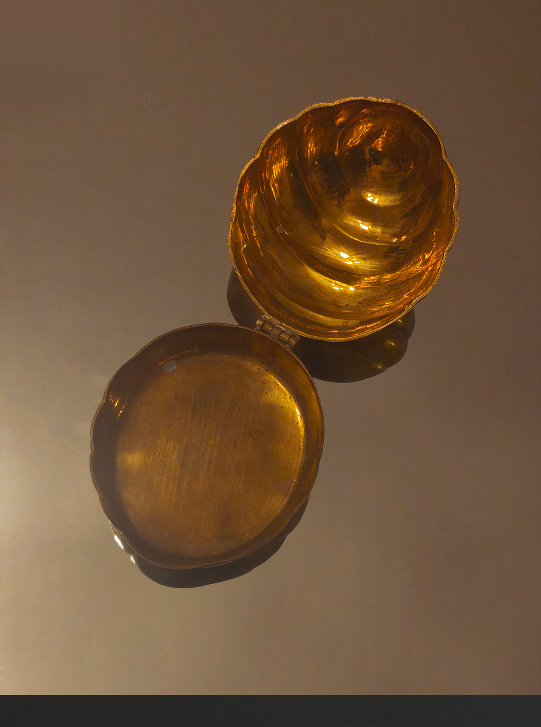 Vintage Messingdose Shell