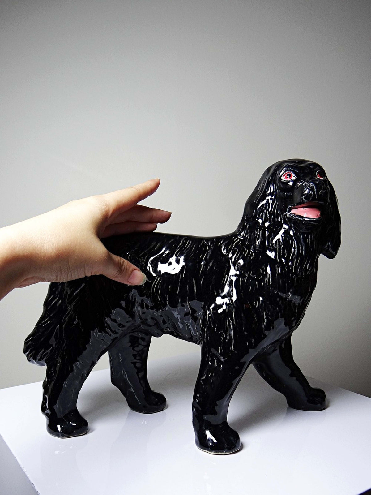 Vintage Karaffe Hund "Newfoundland Screech" Barbotine-Keramik