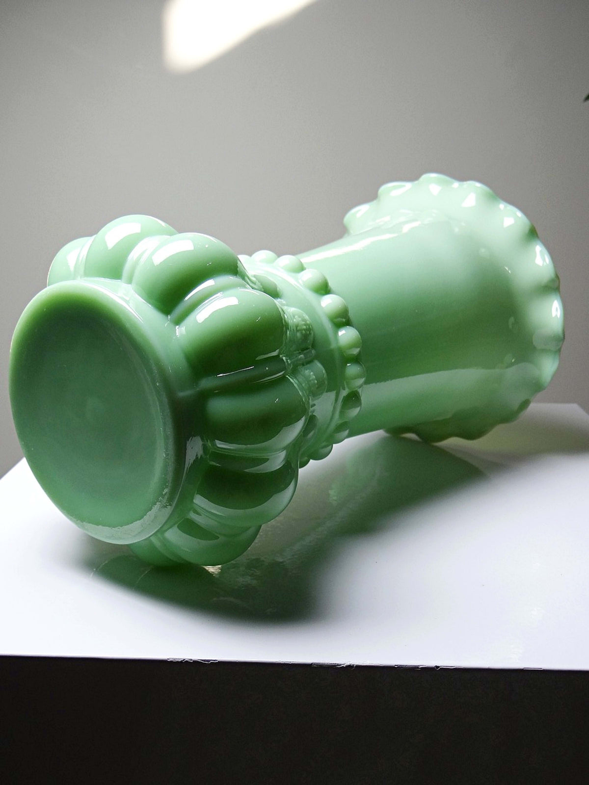 Vintage Vase aus Opalglas, Jadegrün, Art Nouveau