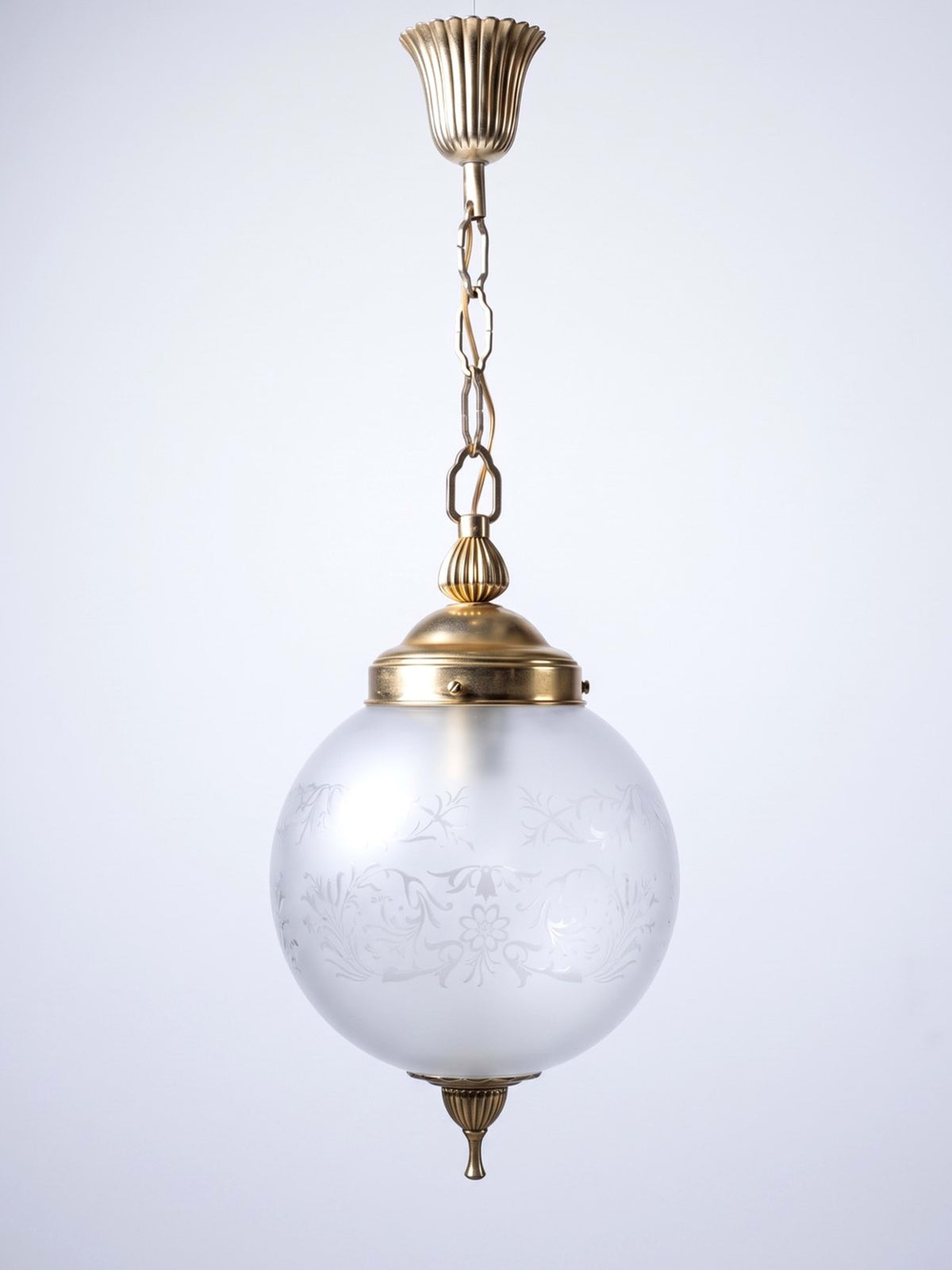 Vintage Hängeleuchte Milchglas Globe Hollywood Regency, vergoldetes Metall