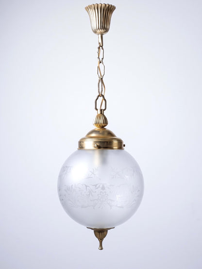 Vintage Hängeleuchte Milchglas Globe Hollywood Regency, vergoldetes Metall