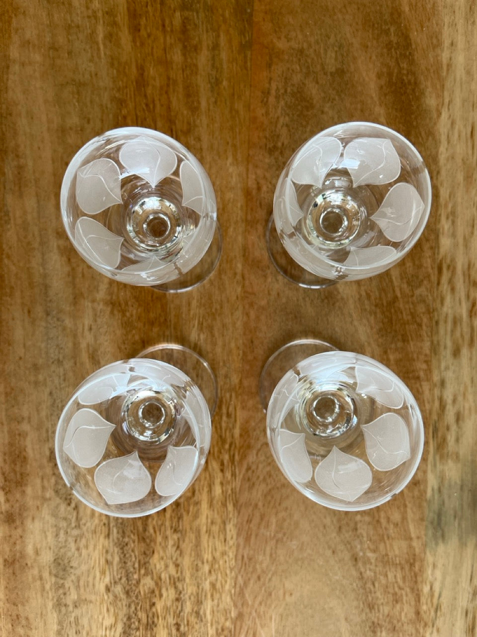 Vintage Likörgläser mit Schliffdetail Blatt