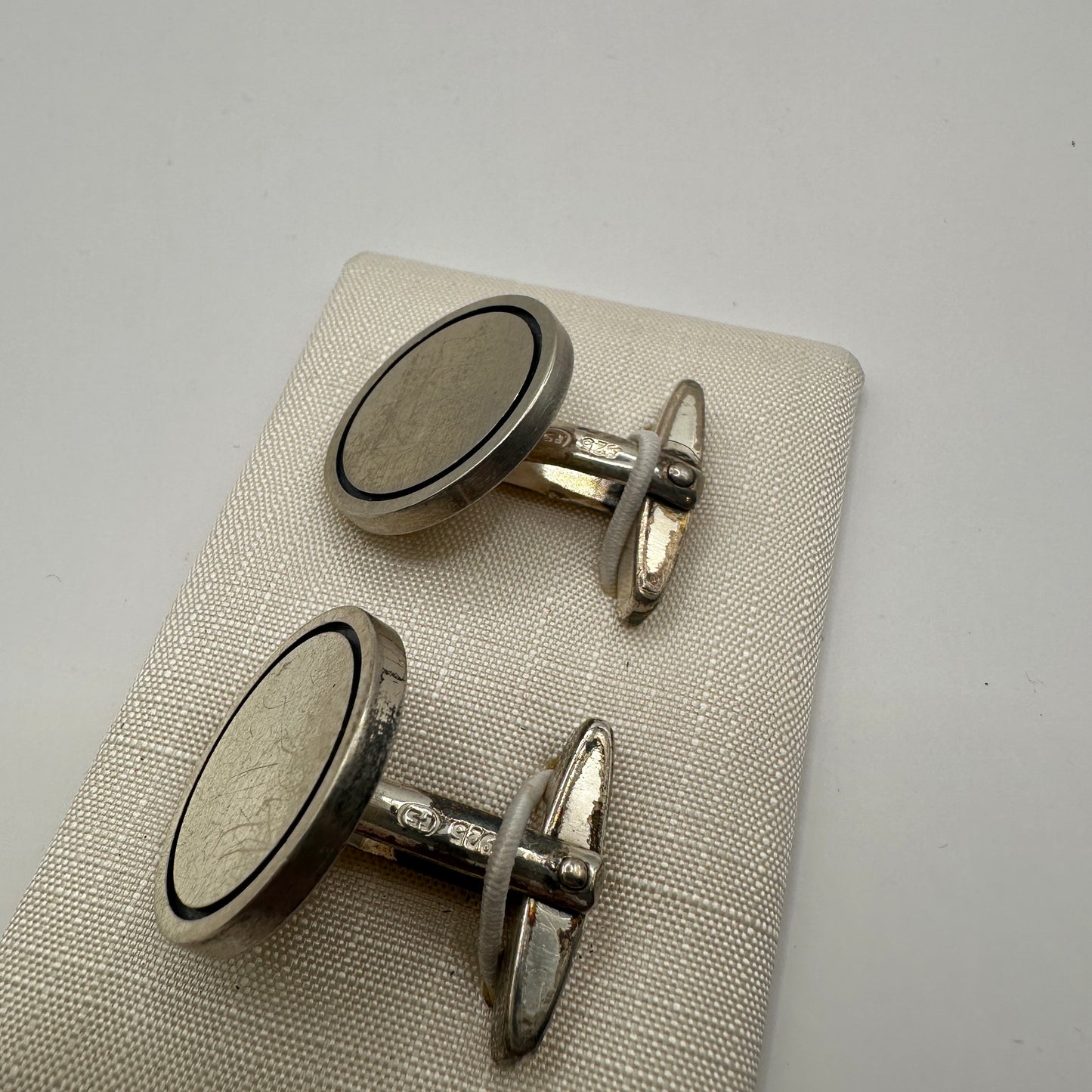 Vintage Manschettenknopf mit schwarzem Rand aus 835 Silber