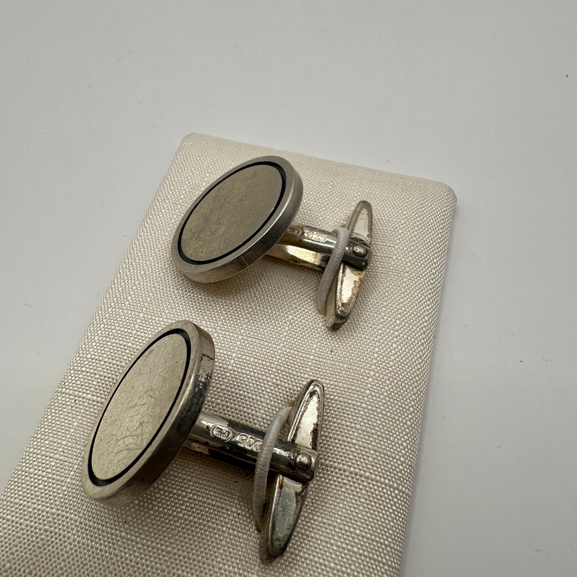 Vintage Manschettenknopf mit schwarzem Rand aus 835 Silber