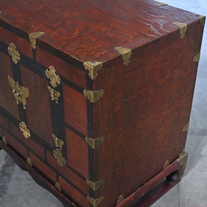 Vintage Schrank im koreanischen Joseon-Stil aus Zelkovenholz