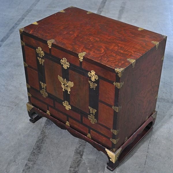 Vintage Schrank im koreanischen Joseon-Stil aus Zelkovenholz