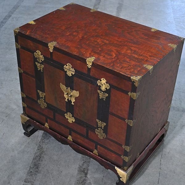 Vintage Schrank im koreanischen Joseon-Stil aus Zelkovenholz