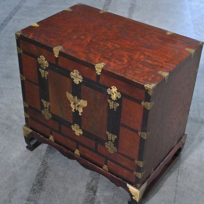 Vintage Schrank im koreanischen Joseon-Stil aus Zelkovenholz