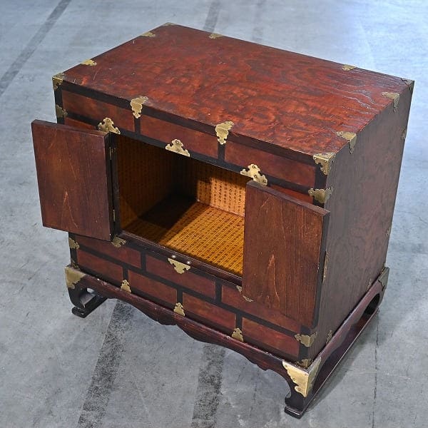 Vintage Schrank im koreanischen Joseon-Stil aus Zelkovenholz