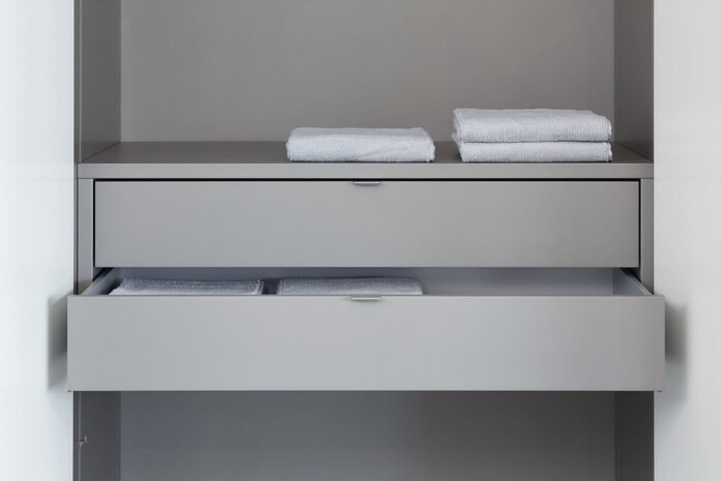 Vintage Kleiderschrank Base von Rolf Heide für interlübke Mattlack silbergrau