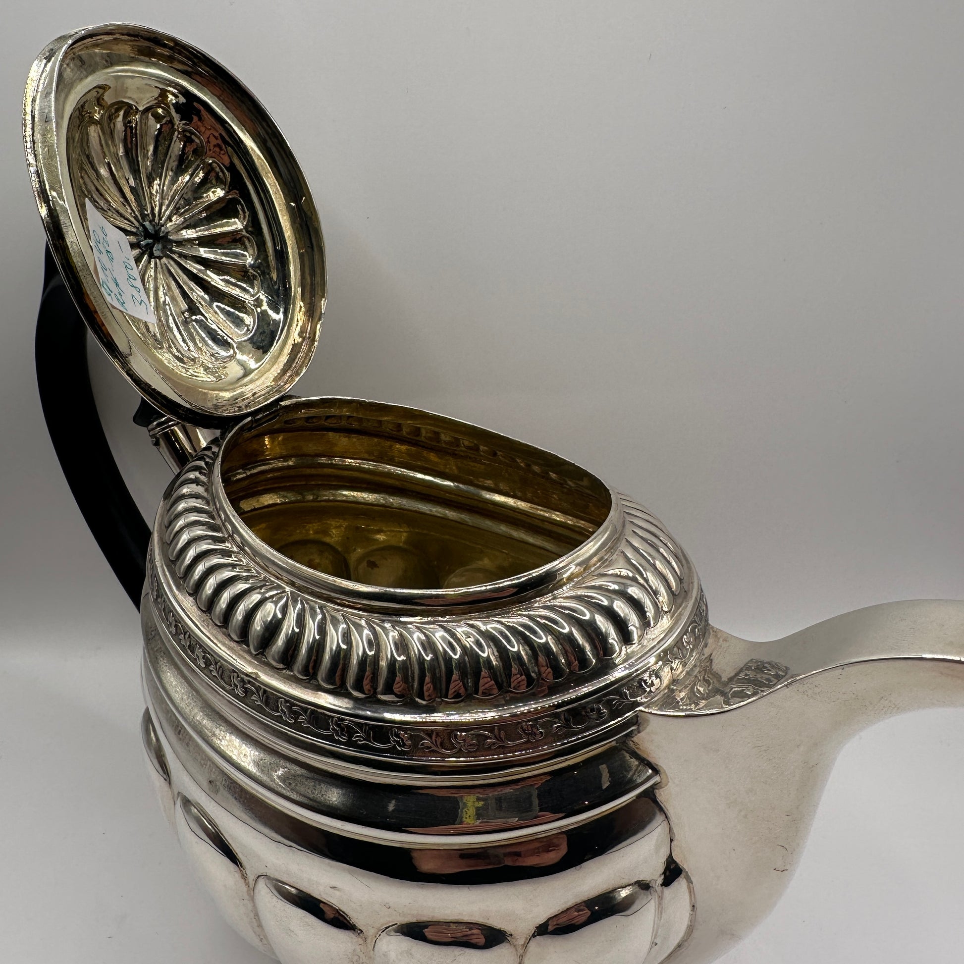 Vintage Teekanne von HA London mit Holzgriff, punziert, reich verziert, englisch