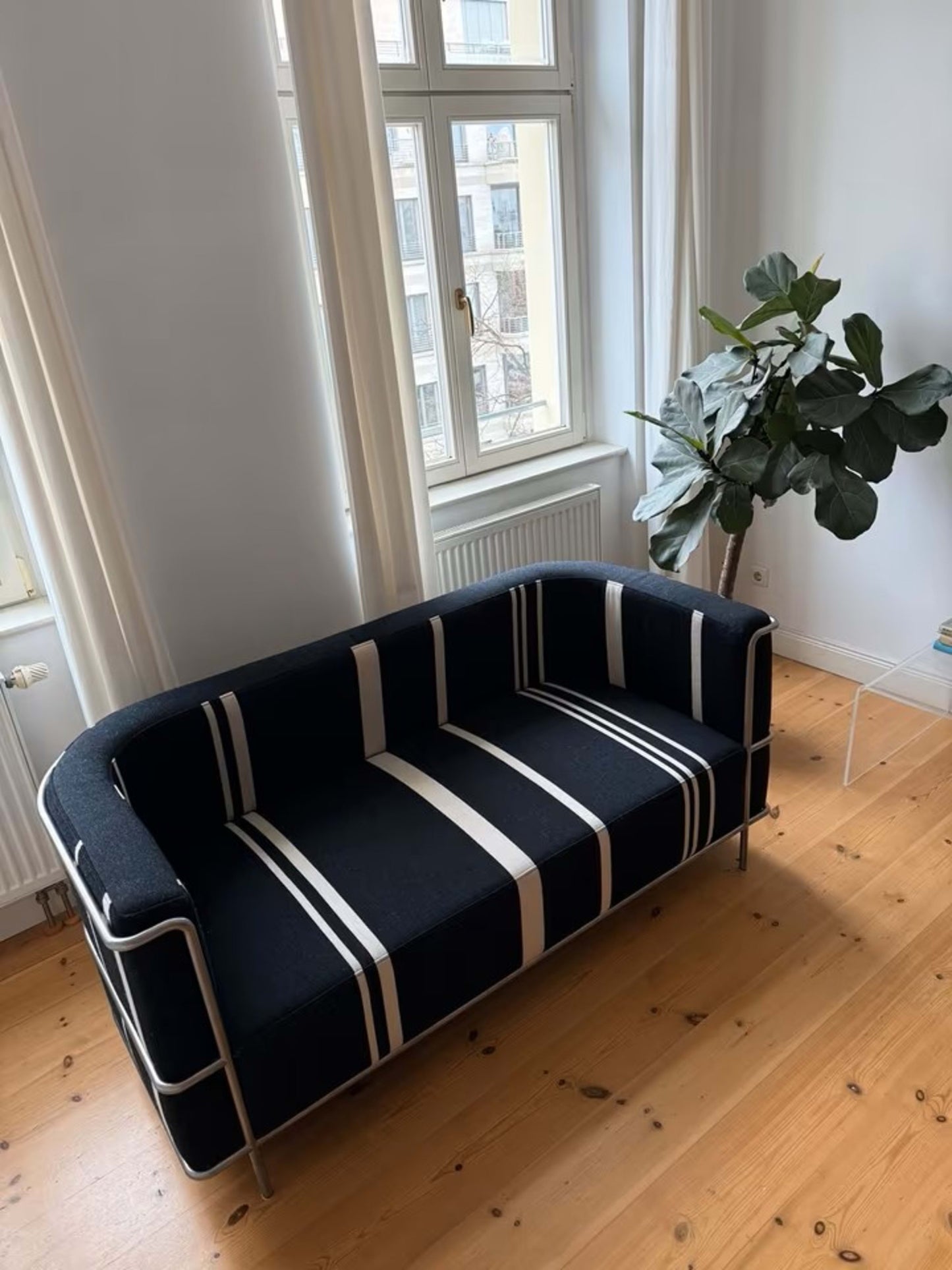 Vintage Sofa Modernist von Kristina Dam Studio 2-Sitzer gestreift