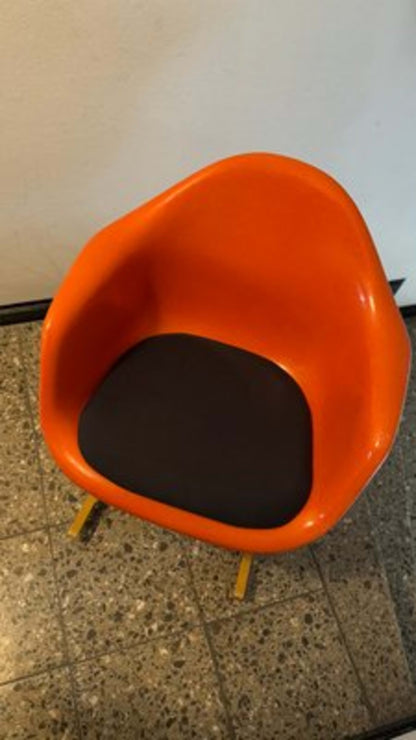 Vintage Schaukelstuhl RAR von Charles und Ray Eames für Herman Miller schwarz rot hellbraun
