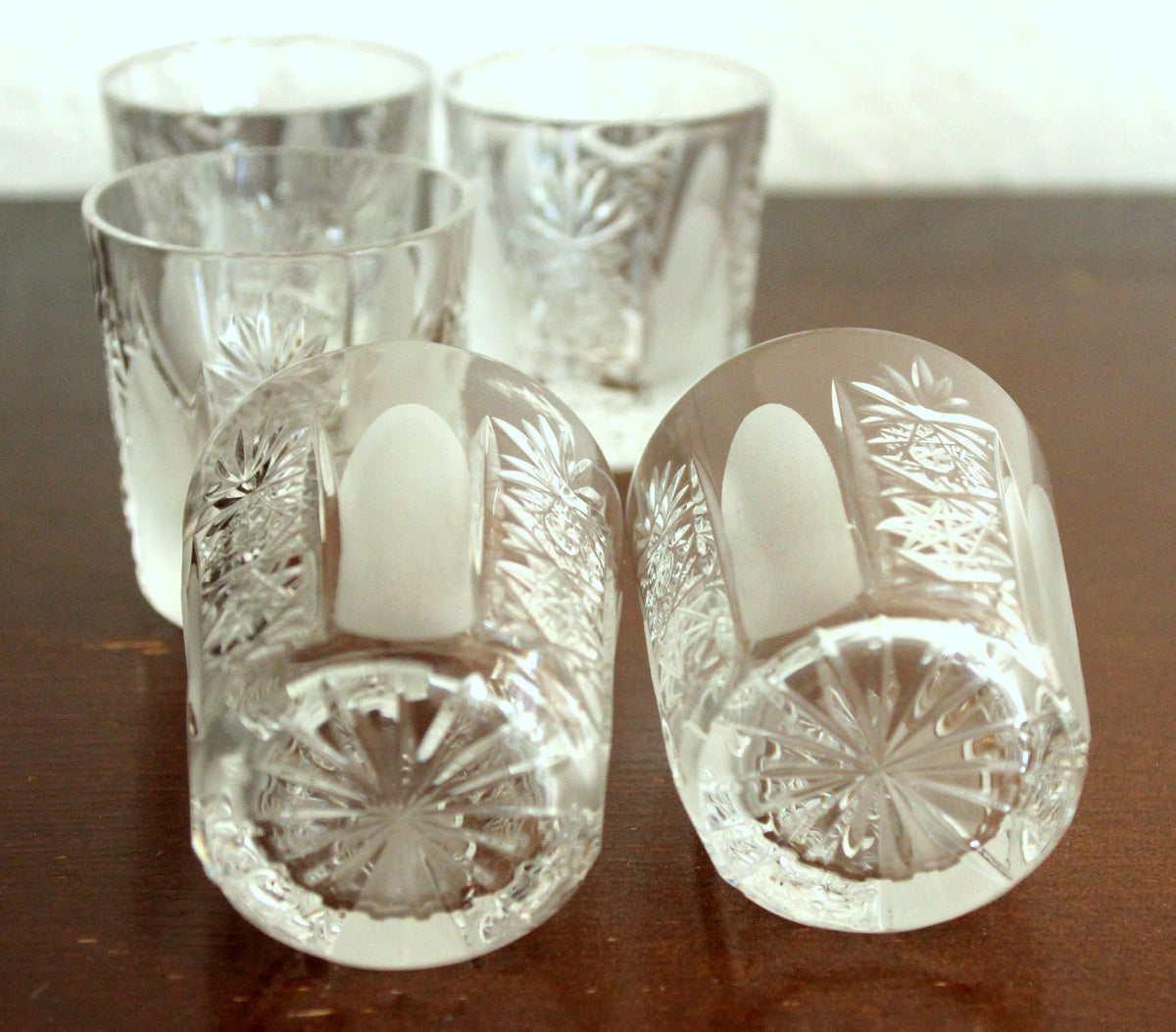 Vintage Karaffen-Set mit 5 Likörgläsern und Florentiner Tablett, Böhmen