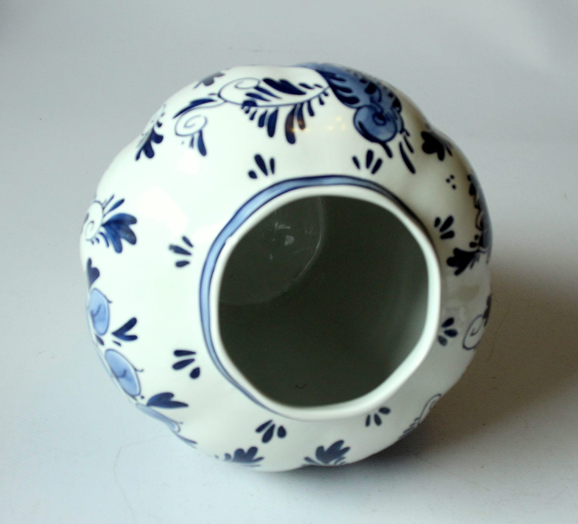 Set von 2 Vintage Vasen mit Deckel von Delft, handgemalt