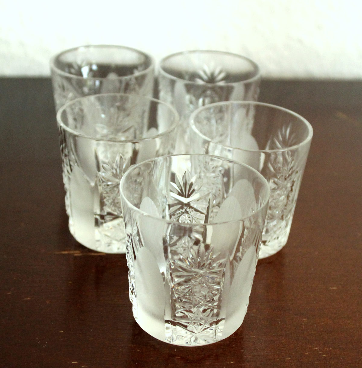 Vintage Karaffen-Set mit 5 Likörgläsern und Florentiner Tablett, Böhmen