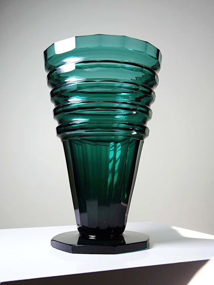 Antike Art Déco Kristallvase Smaragdgrün, Böhmen 1920-1930