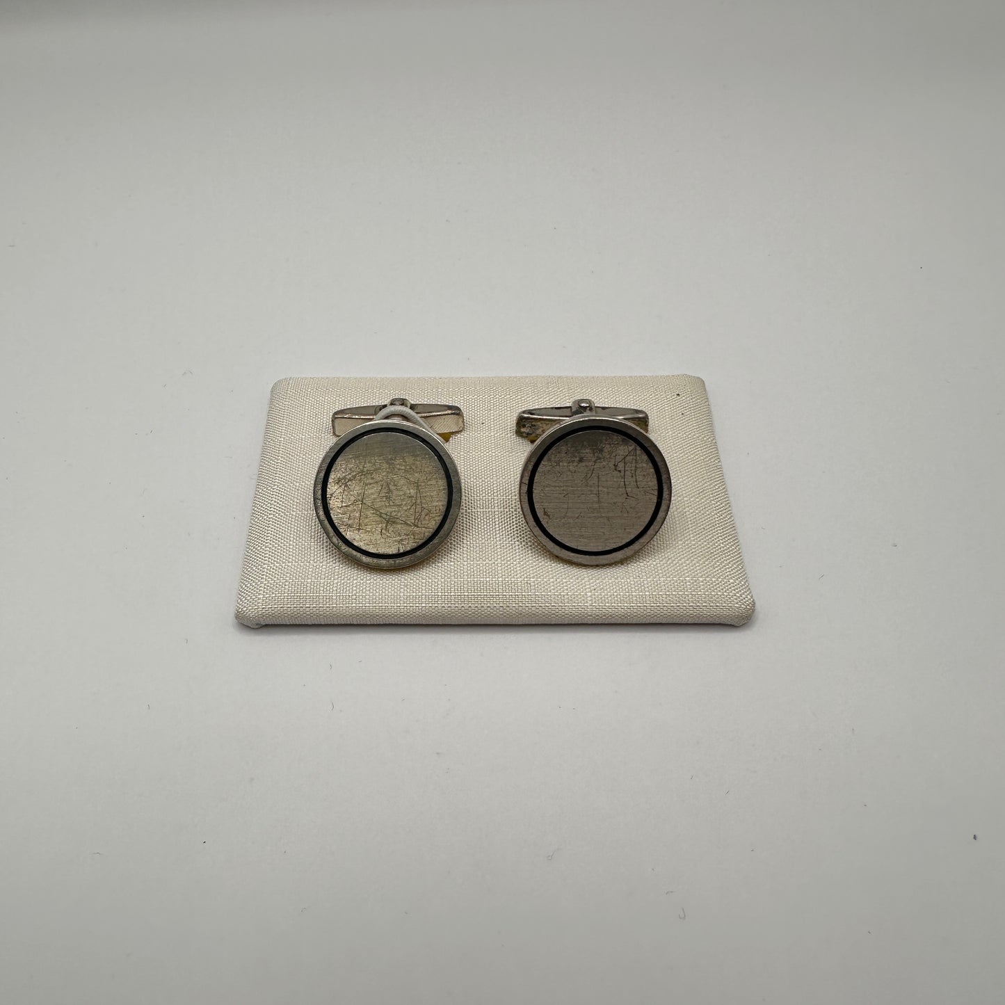 Vintage Manschettenknopf mit schwarzem Rand aus 835 Silber