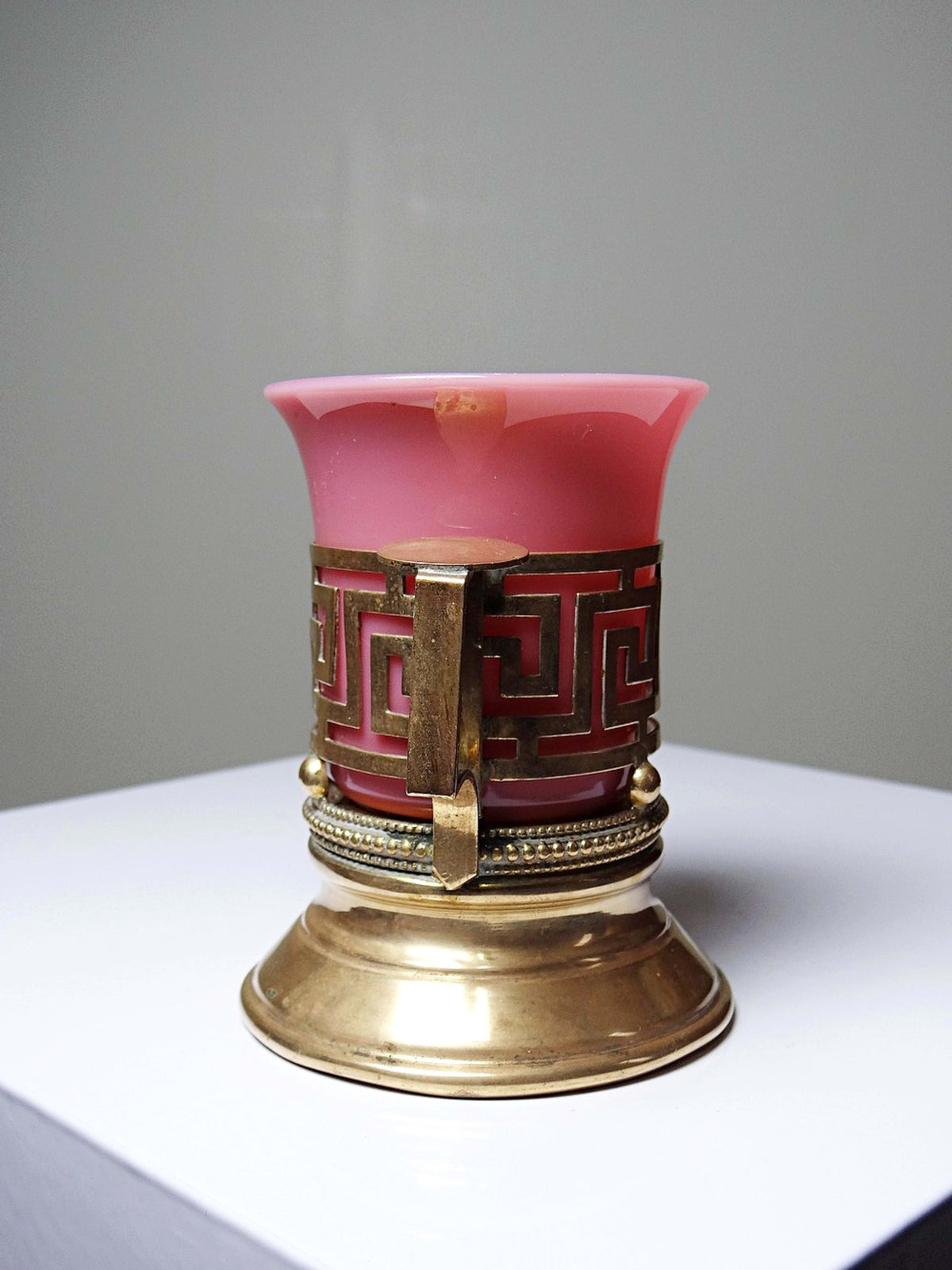 Vintage Kerzenhalter aus rosa Opalglas und vergoldetem Messing, 19. Jahrhundert