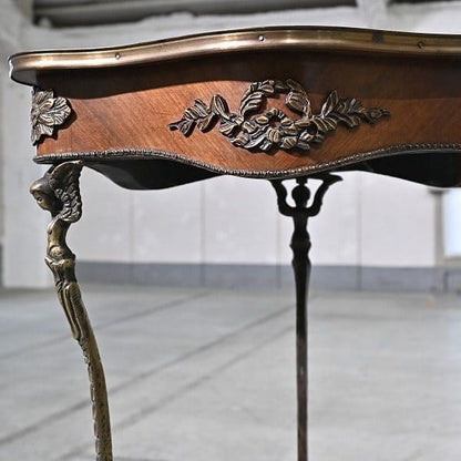Vintage Beistelltisch mit Engel und Messing, Mahagoni, Katzenschnitzerei, Europäisch