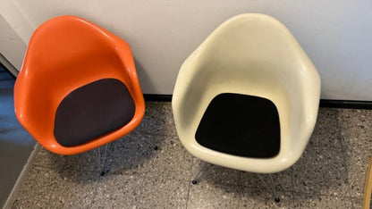 Vintage DAR Armlehnstuhl von Charles und Ray Eames für Herman Miller Set von 2