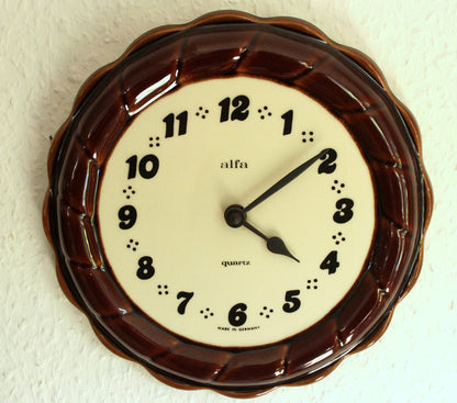 Vintage Keramik Wanduhr Guglhupf