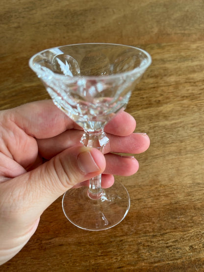 Vintage Likörgläser mit umlaufendem Kristallschliff Tropfenform