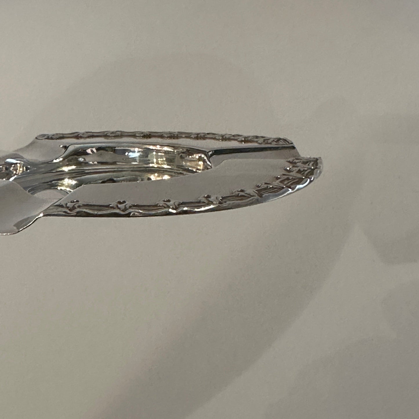 Cendrier vintage en relief de laurier par Tiffany+Co en argent