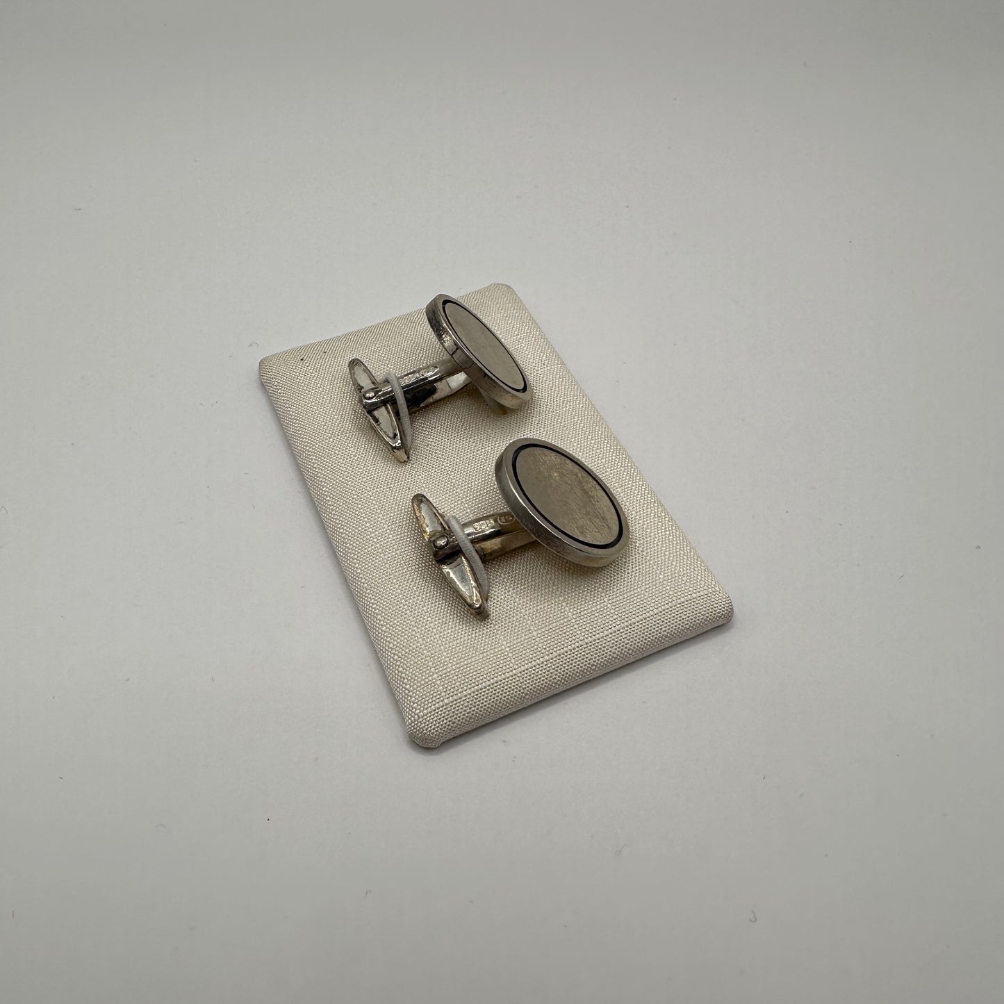 Vintage Manschettenknopf mit schwarzem Rand aus 835 Silber