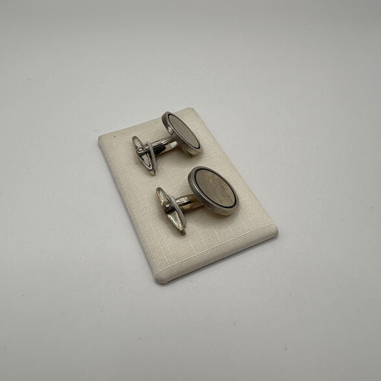 Vintage Manschettenknopf mit schwarzem Rand aus 835 Silber