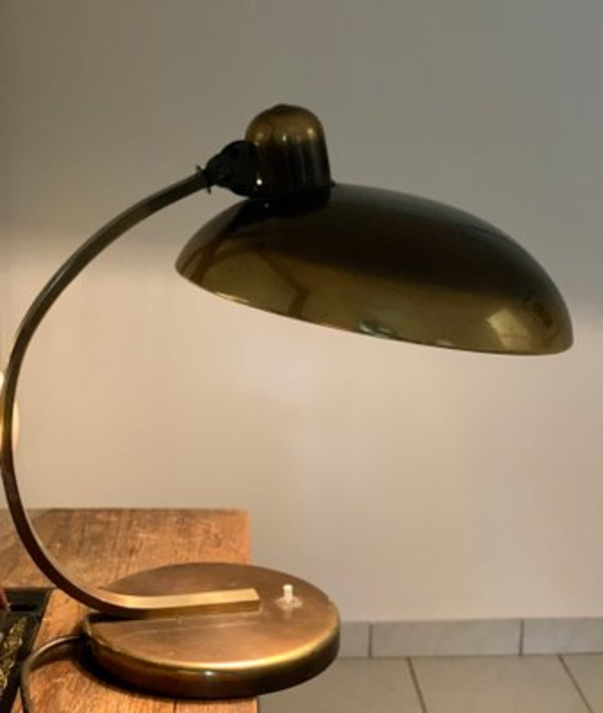 Vintage Tischlampe President 6750 von Christian Dell für Kaiser Idell goldfarben