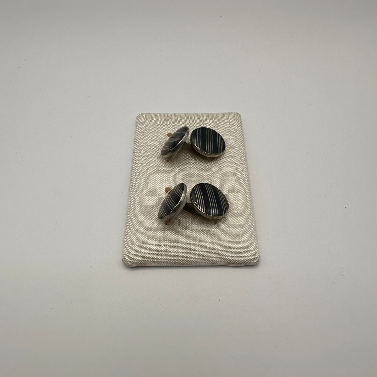 Vintage Manschettenknopf mit gestreiftem Onyx-Inlay aus 925er Silber
