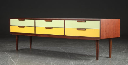 Vintage Sideboard dänisch Nussbaumfurnier mit 6 lackierten Schubladen