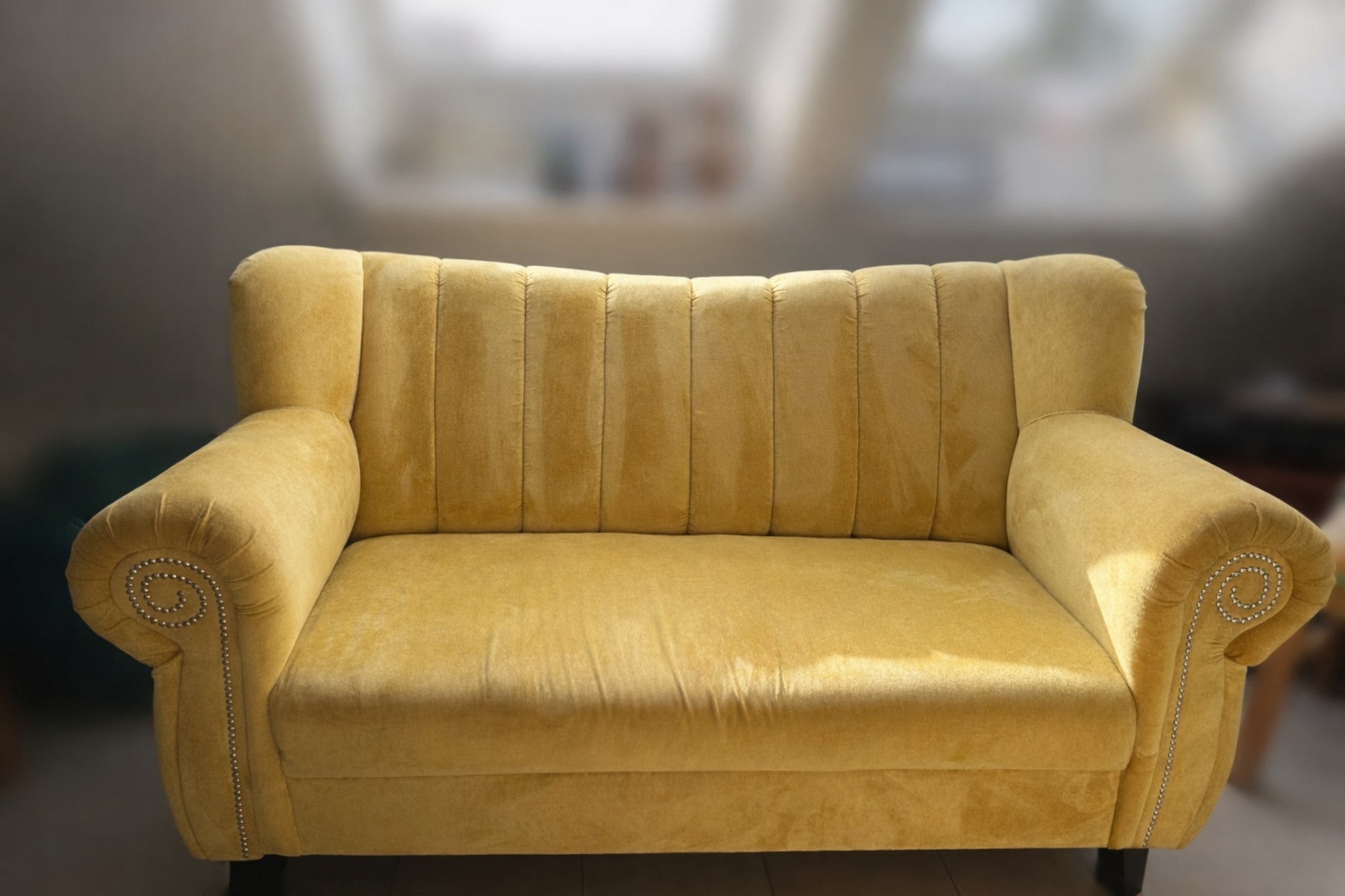 Vintage Sofa New Barock gelb Samtbezug 2-Sitzer