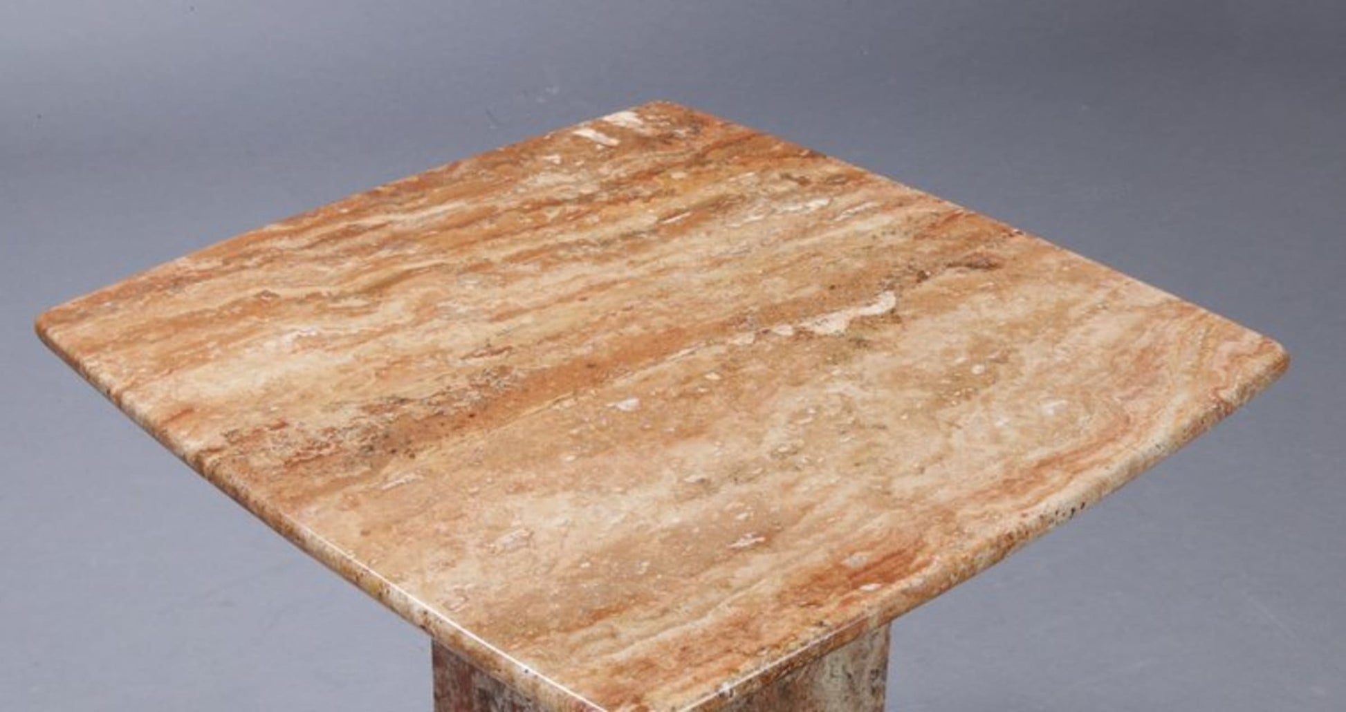 Vintage Beistelltisch mit Maserung, korallenrotes Marmorunikat