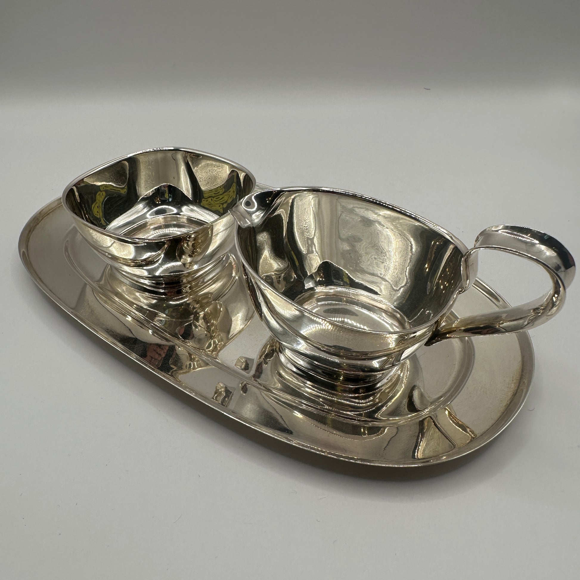 Quadratisches Silber-Servierset mit Tablett, Schale und Kännchen